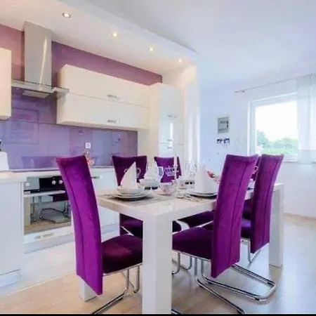 Apartment Stylish Suburb With Private Parking & Wifi, Between Centre And Brijuni Pristine Seaside