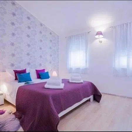 Apartment Stylish Suburb With Private Parking & Wifi, Between Centre And Brijuni Pristine Seaside Pula