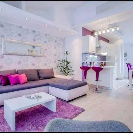 Apartment Stylish Suburb With Private Parking & Wifi, Between Centre And Brijuni Pristine Seaside