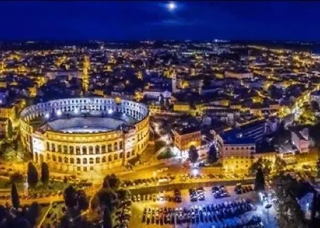 Apartment Stylish Suburb With Private Parking & Wifi, Between Centre And Brijuni Pristine Seaside Pula