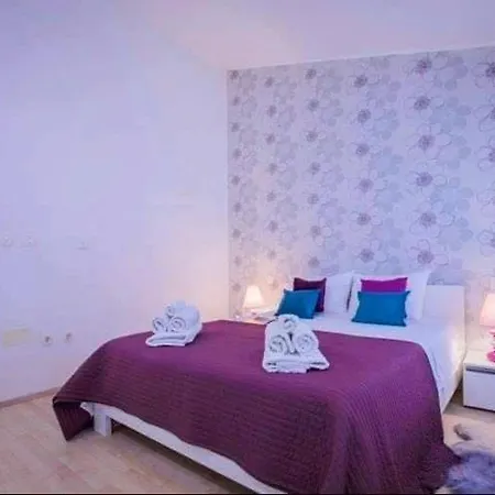 Stylish Suburb With Private Parking & Wifi, Between Centre And Brijuni Pristine Seaside * Pula