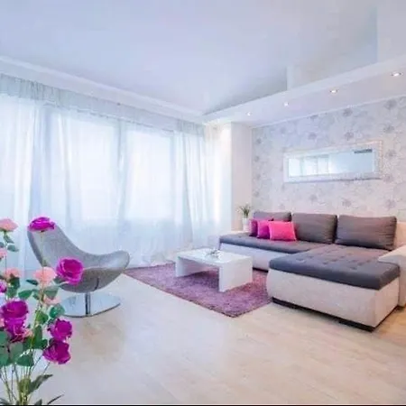 Stylish Suburb With Private Parking & Wifi, Between Centre And Brijuni Pristine Seaside Apartment