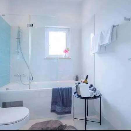 Apartment Stylish Suburb With Private Parking & Wifi, Between Centre And Brijuni Pristine Seaside