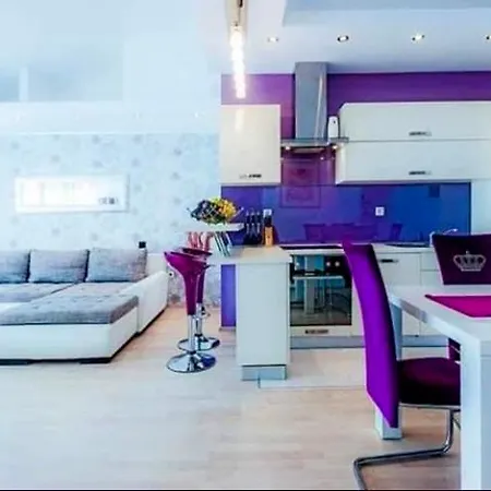 Stylish Suburb With Private Parking & Wifi, Between Centre And Brijuni Pristine Seaside Apartment Pula