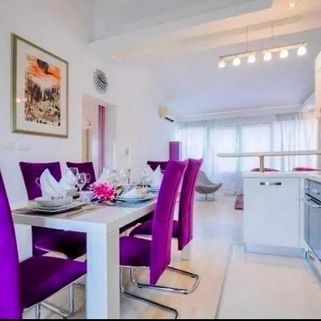 Apartment Stylish Suburb With Private Parking & Wifi, Between Centre And Brijuni Pristine Seaside *
